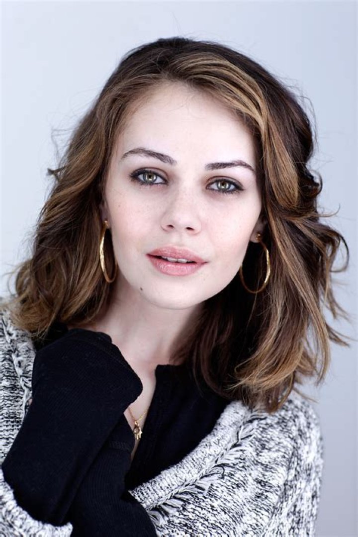 Alexis Dziena Now: The Rising Star in the Digital Era