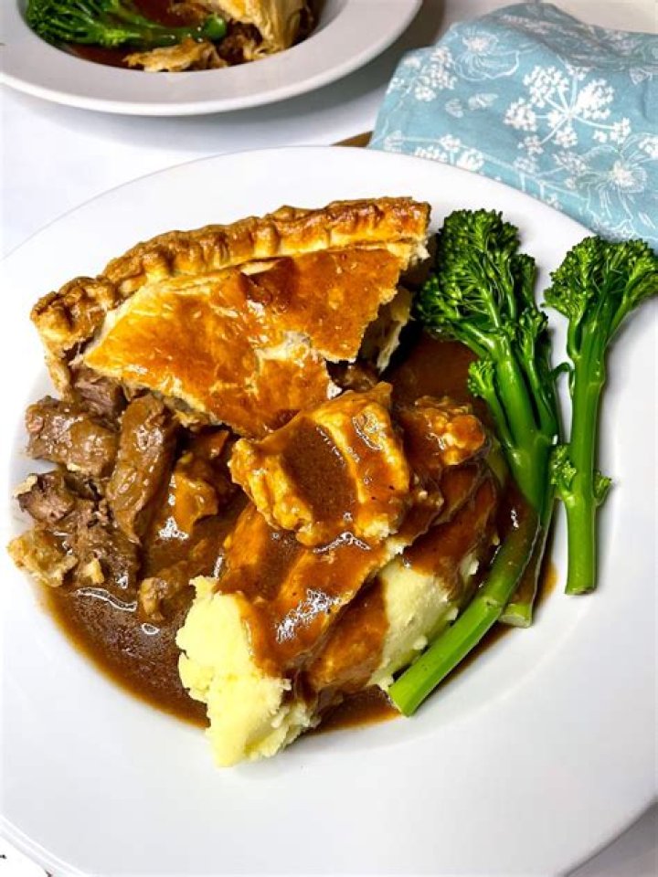 Delicious Steak &amp; Ale Pie with Puff Pastry: A Culinary Journey
