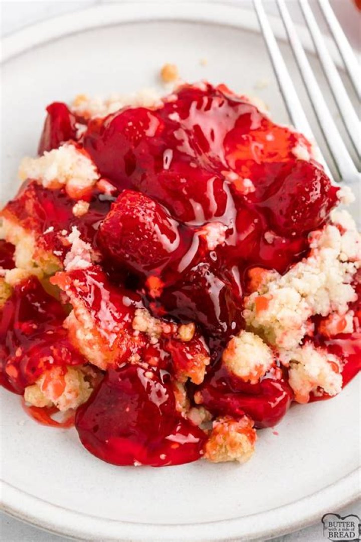 Delicious Strawberry Cream Cheese Dump Cake: The Ultimate Dessert Guide