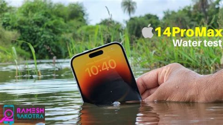 How Long Can an iPhone 14 Last in Water? A Comprehensive Guide