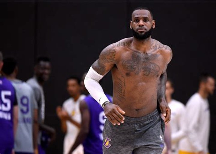 How Much Does LeBron James Weigh? A Comprehensive Guide