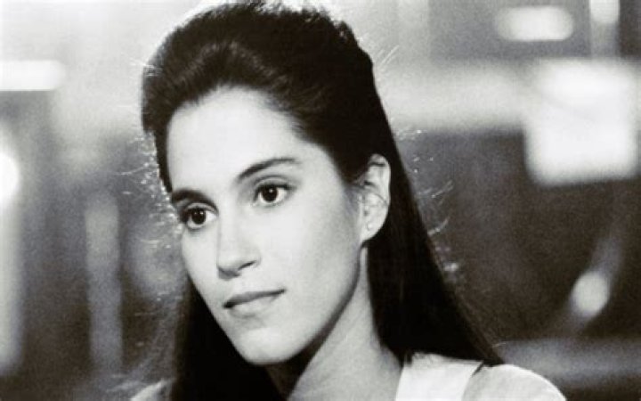 Jami Gertz: A Detailed Exploration of Her Life, Career, and Legacy