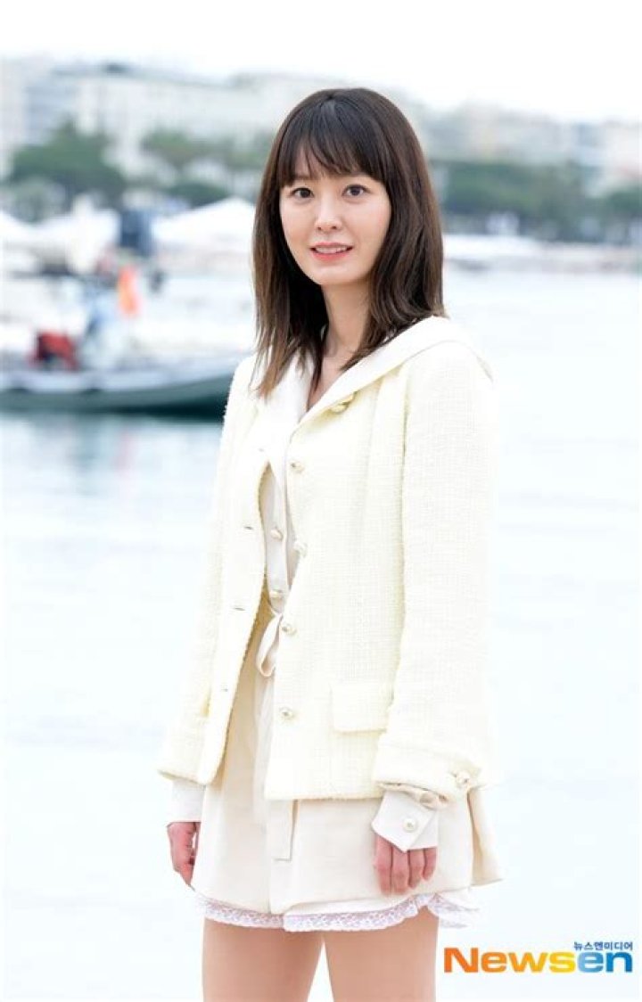 Jung Yumi: The Rising Star in the Entertainment Industry