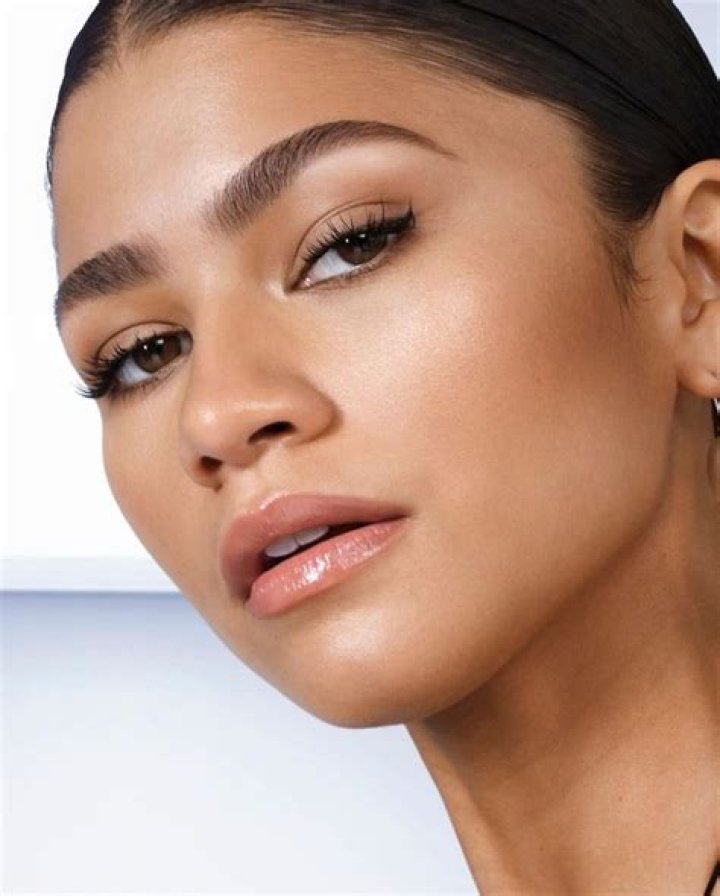 Natural Zendaya Makeup: A Step-by-Step Guide to Achieving Her Effortless Look