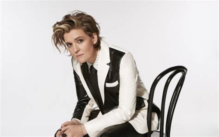 Singer Brandi: The Voice That Defines a Generation
