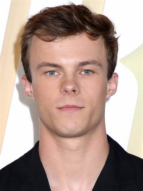 Who Is Actor Nicholas Hamilton His Age